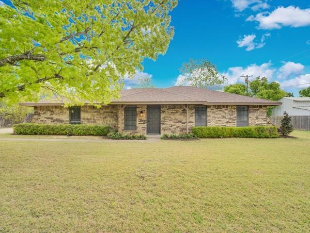House for sale in Ellis, Texas