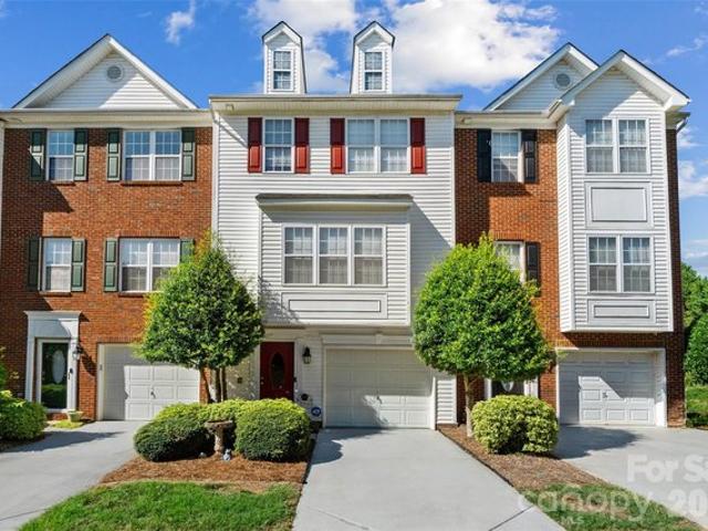 Townhouse for sale in Mount Holly, North Carolina