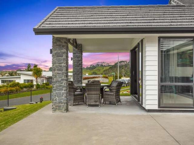House for sale in Waimauku