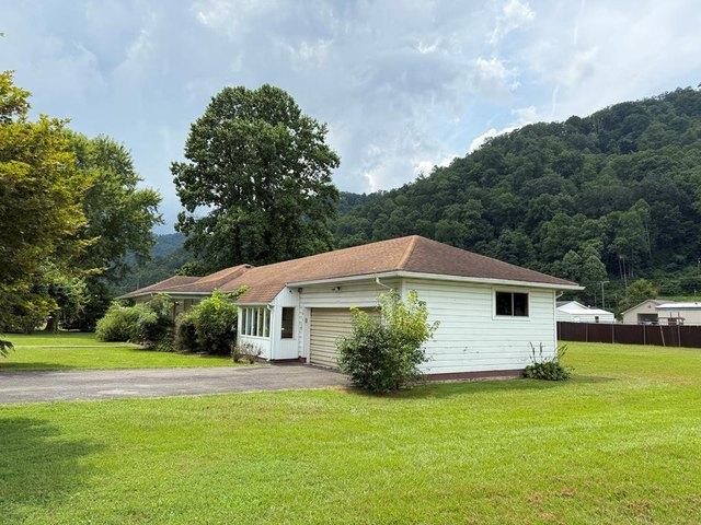House for sale in Lynco, West Virginia