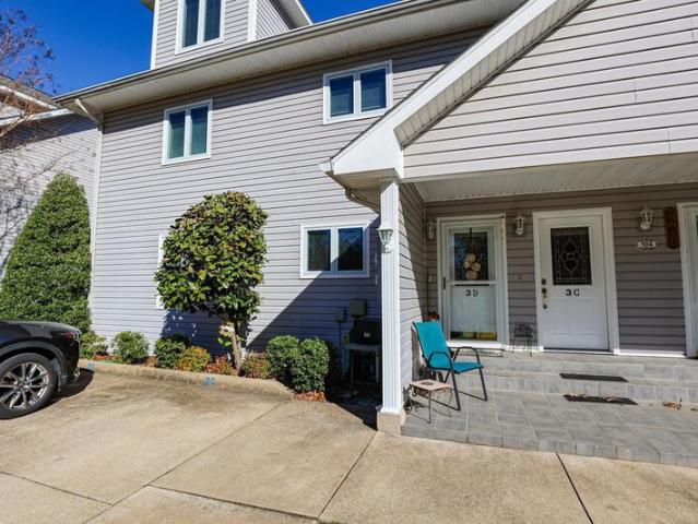 Condo for sale in Benton