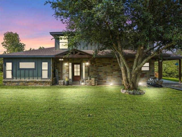 House for sale in Paige, Texas