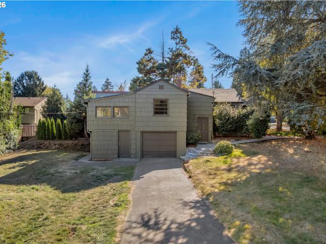 House for sale in Hector Campbell, Milwaukie