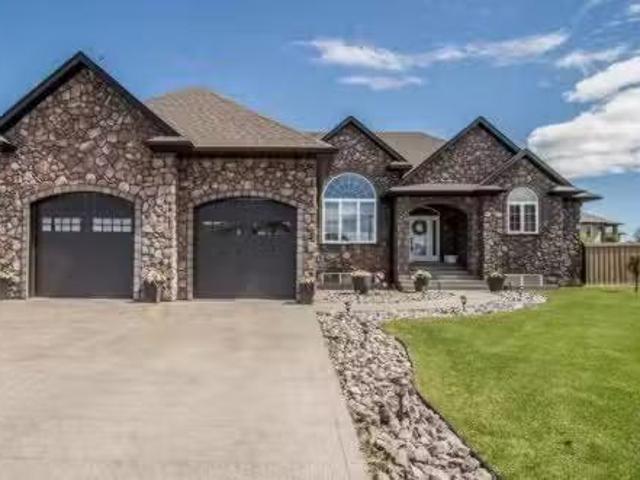 House for sale in Woking, Alberta