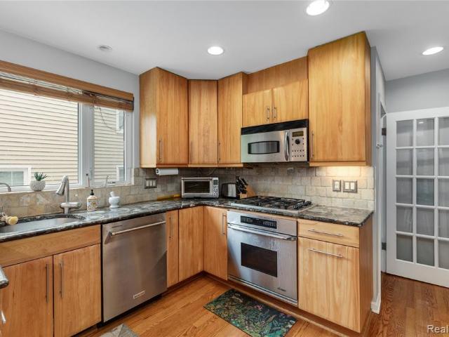 House for sale in Bronx, Huntington Woods