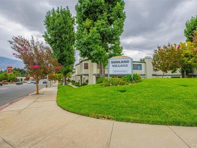 Townhouse for sale in Canoga Park, California