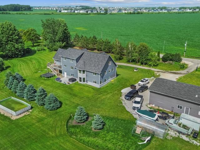 House for sale in Mchenry, Illinois