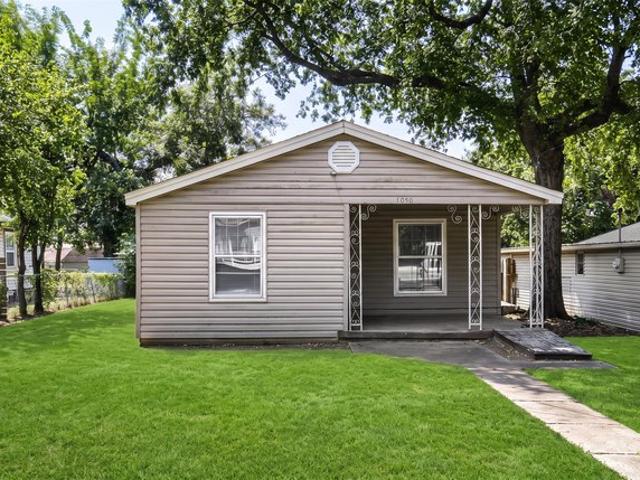 House for sale in Mills, Denison