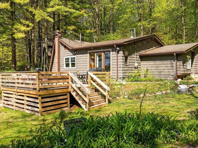 House for sale in Maple City