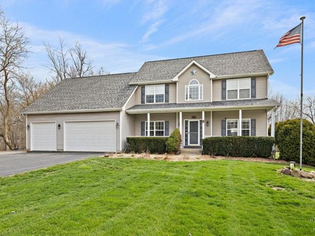 House for sale in Mchenry, Illinois