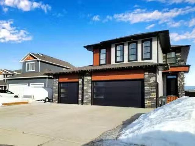 House for sale in Woking, Alberta