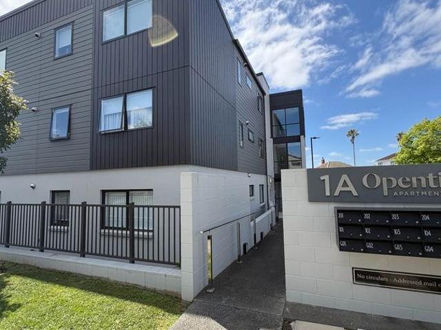 Apartment for rent in Point England, Maungakiekie-Tāmaki