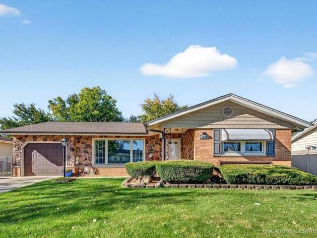 House for sale in Elk Grove Village, Illinois
