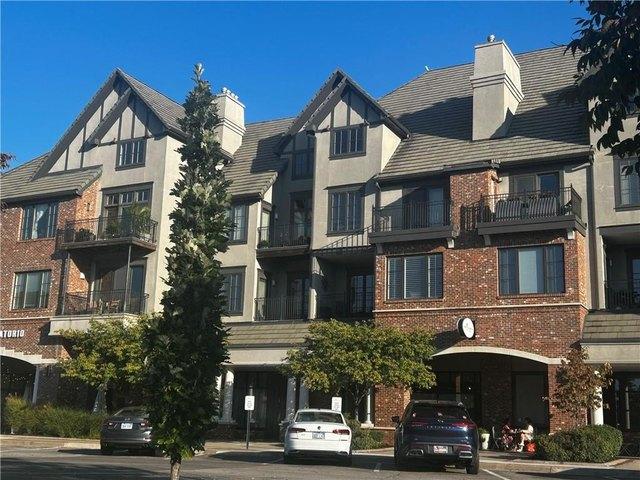 Condo for sale in Leawood, Johnson County