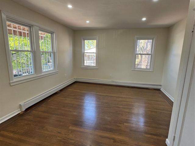Property for rent in The Bronx, Arverne