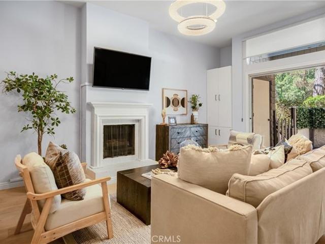 Condo for sale in Pasadena, California