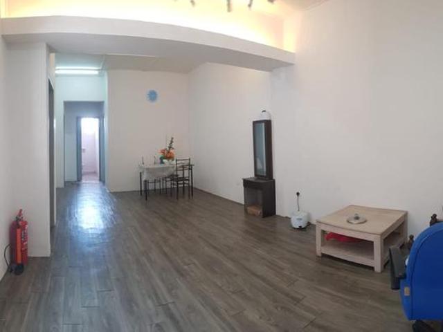 Flat for sale in Malaka
