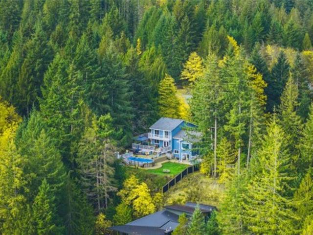 House for sale in Clayoquot, British Columbia