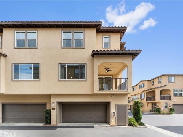 Townhouse for sale in Los Alamitos