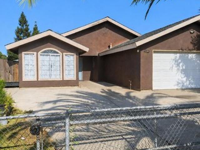 House for sale in Orange Cove, California