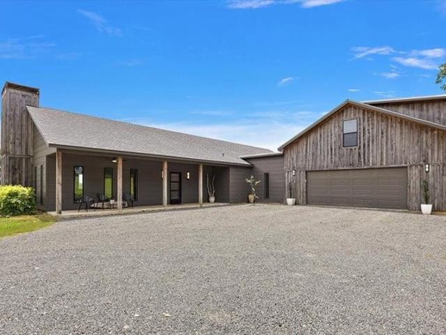 House for sale in Garrison, Texas