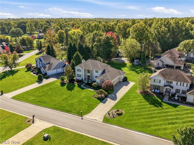 House for sale in Fox Den, Canfield