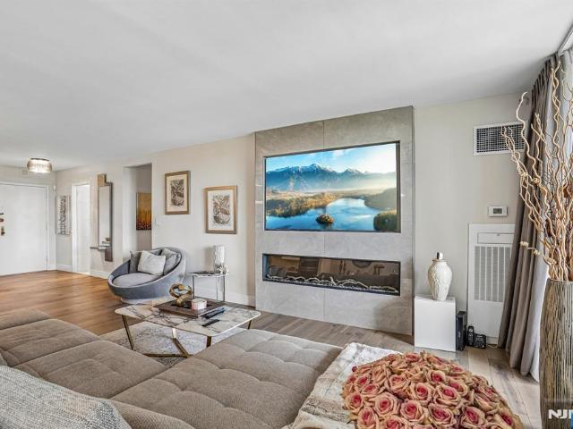 Condo for sale in Edgewater, New Jersey