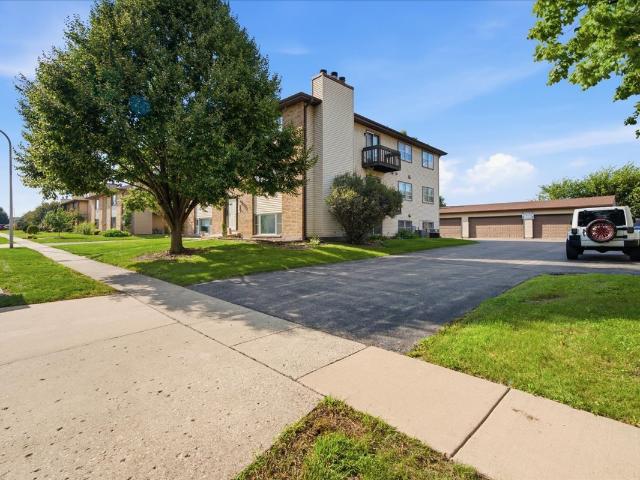 Condo for sale in South Elgin, Illinois