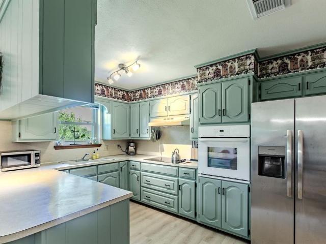 House for sale in Hewitt, Texas