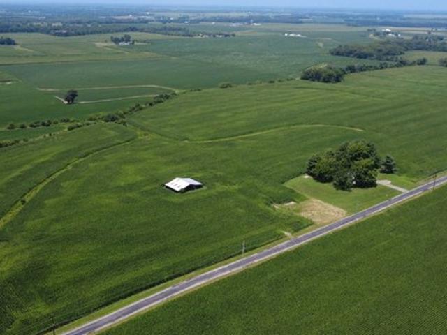 House for sale in Fairfield, Illinois