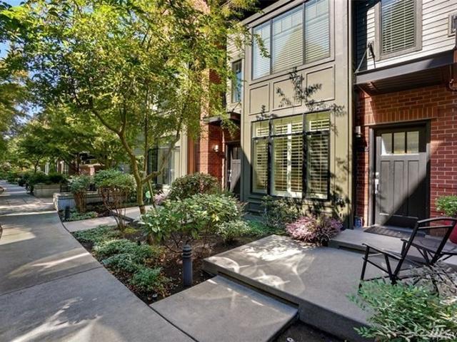 Townhouse for sale in Bellevue, Washington