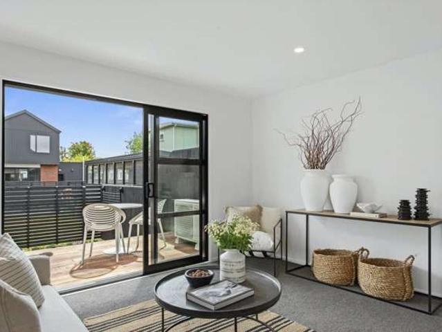 Townhouse for rent in Heathcote, Canterbury