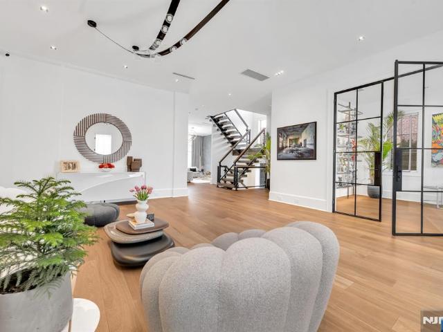 House for sale in Fort Lee, New Jersey