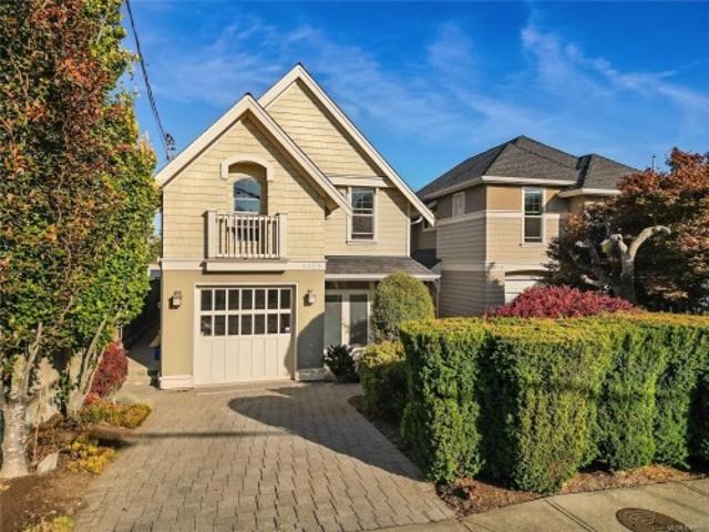 House for sale in Gonzales, Victoria