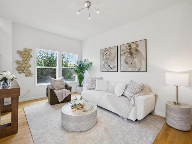 Townhouse for sale in San Mateo, California