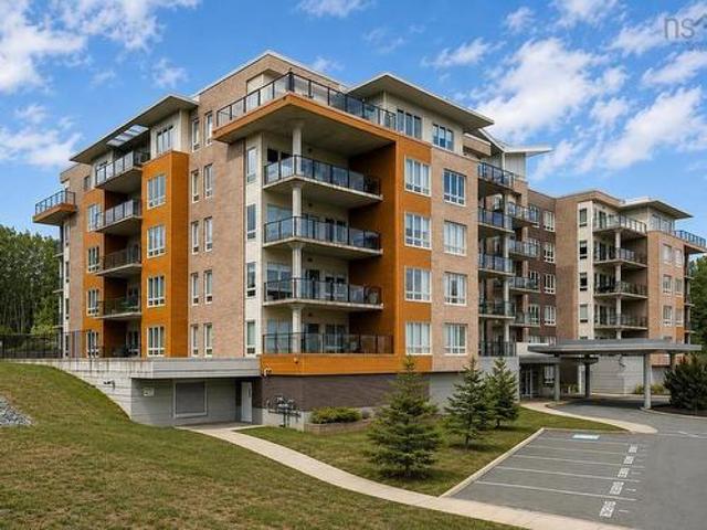 Condo for sale in Stonington Park, Bedford