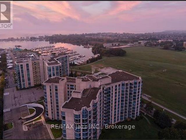 Condo for sale in Whitby, Golden Horseshoe