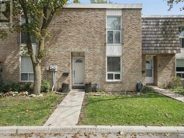 Townhouse for sale in Etobicoke Centre, Toronto
