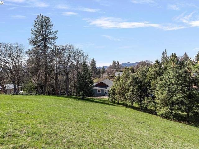 Land for sale in White Salmon, Washington