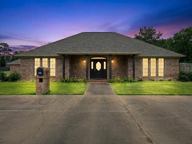 House for sale in Henderson, Texas