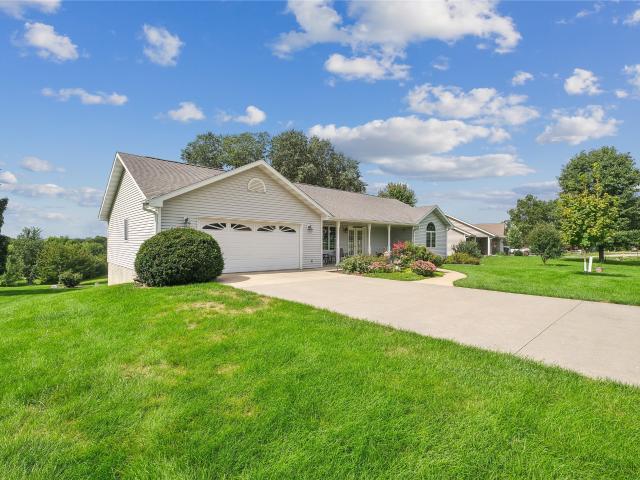 House for sale in Dutchman's Landing, Pella