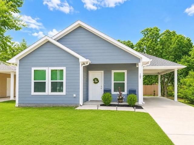 House for sale in Navarro, Texas