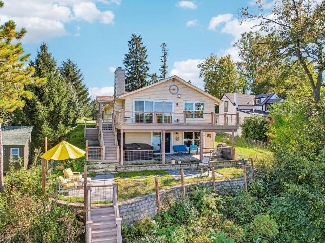 House for sale in Village of Richfield, Washington County