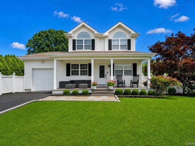 House for sale in Miller Place, New York