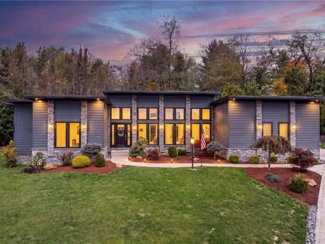 House for sale in Venetia, Peters Township