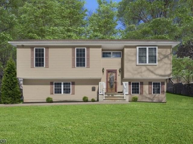 House for sale in Lebanon, New Jersey