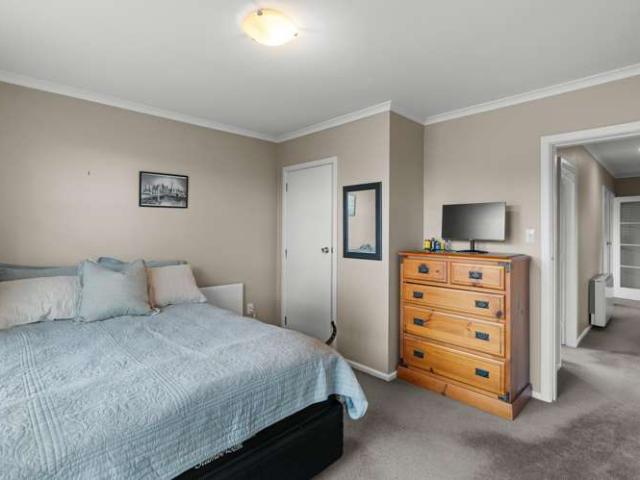 House for sale in Chaslands, Canterbury