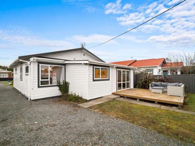 House for sale in Otakou