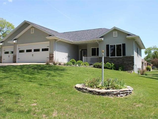 House for sale in Sigourney, Iowa