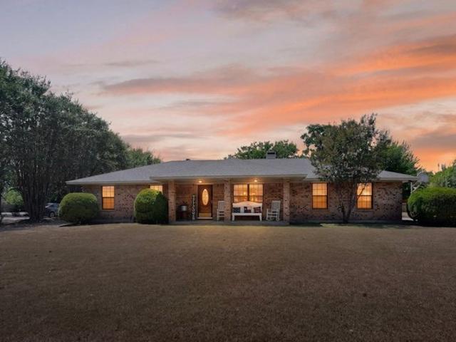 House for sale in Ellis, Texas